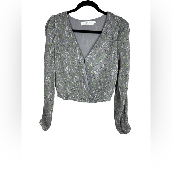 ASTR THE LABEL Long Sleeve Pleated Blouse - Picture 5 of 8